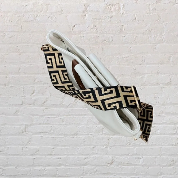 Anthropologie Urban Originals White Bag with Wooden Handles - Picture 4 of 9